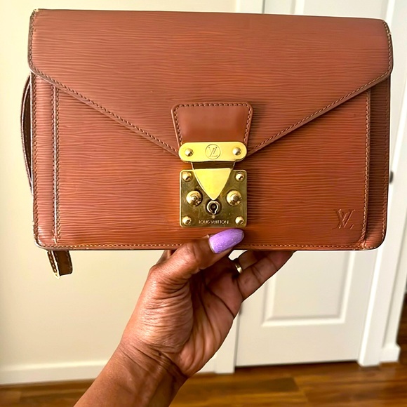 Louis Vuitton - Picture 10 of 12